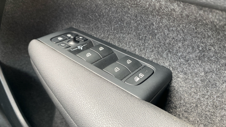 Volvo Xc40 2.0 B4P Plus Dark 5dr AWD Auto Petrol Estate